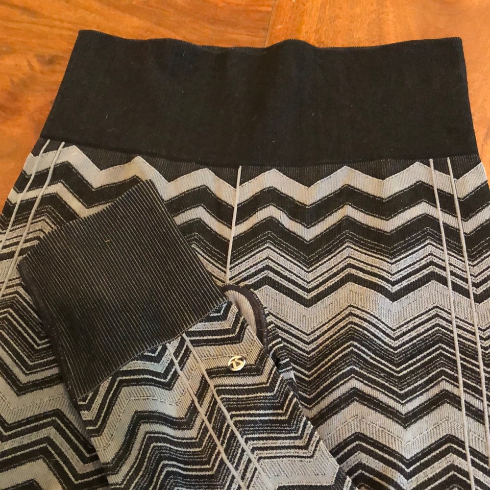 Lululemon size 4